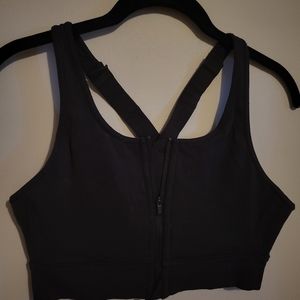Front zip sports bra